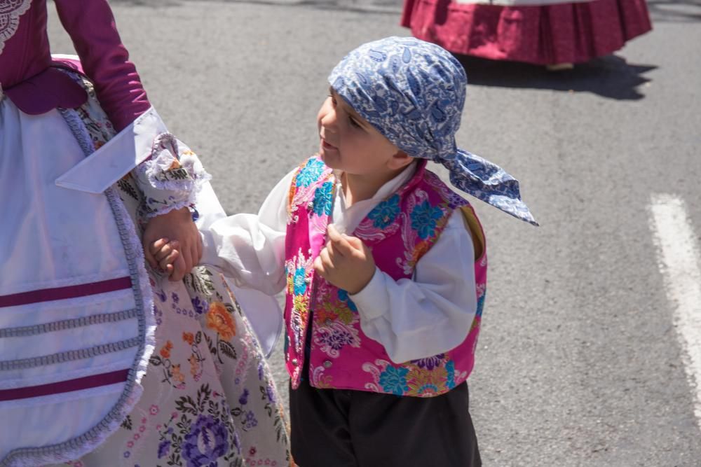 El Desfile de Entrega de Premios culmina con la entrega de más de 600 galardones a hogueras y barracas