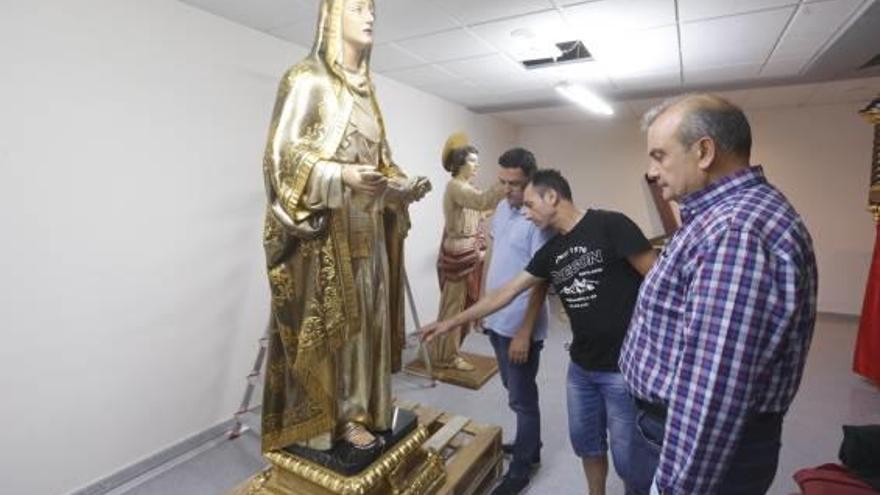 Imágenes en restauración y el técnico José Vicente Bonete, abajo a la derecha con El Huerto.