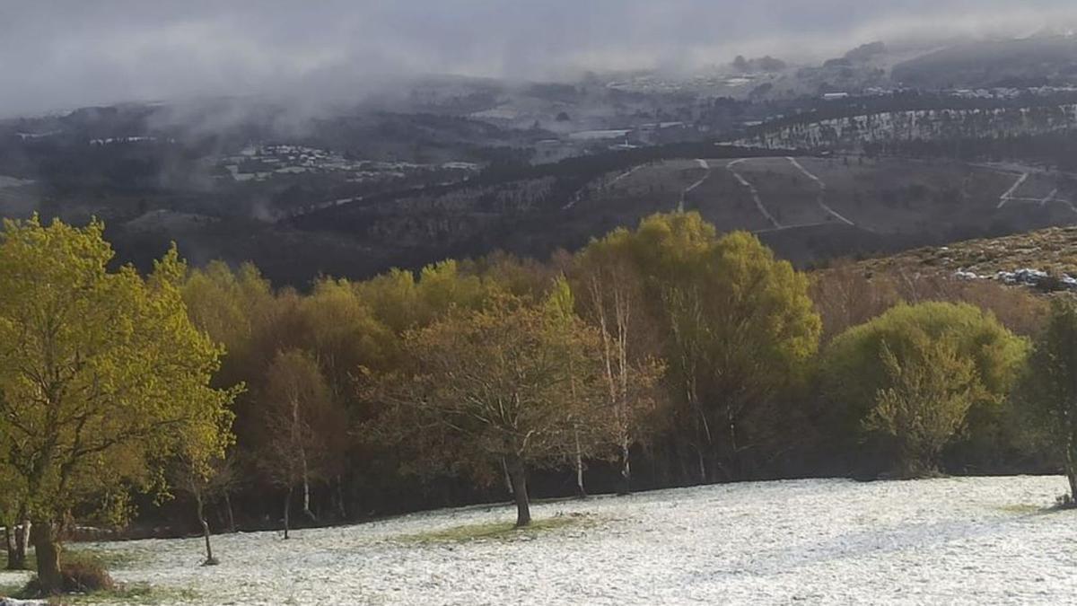 Soutelo y núcleos rurales de Forcarei amanecen nevados.