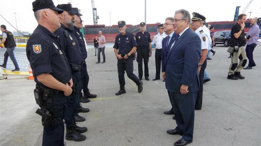 Carta de Zoido a los policías del 1-O: &quot;Hacéis vuestro trabajo con calidad y cariño&quot;