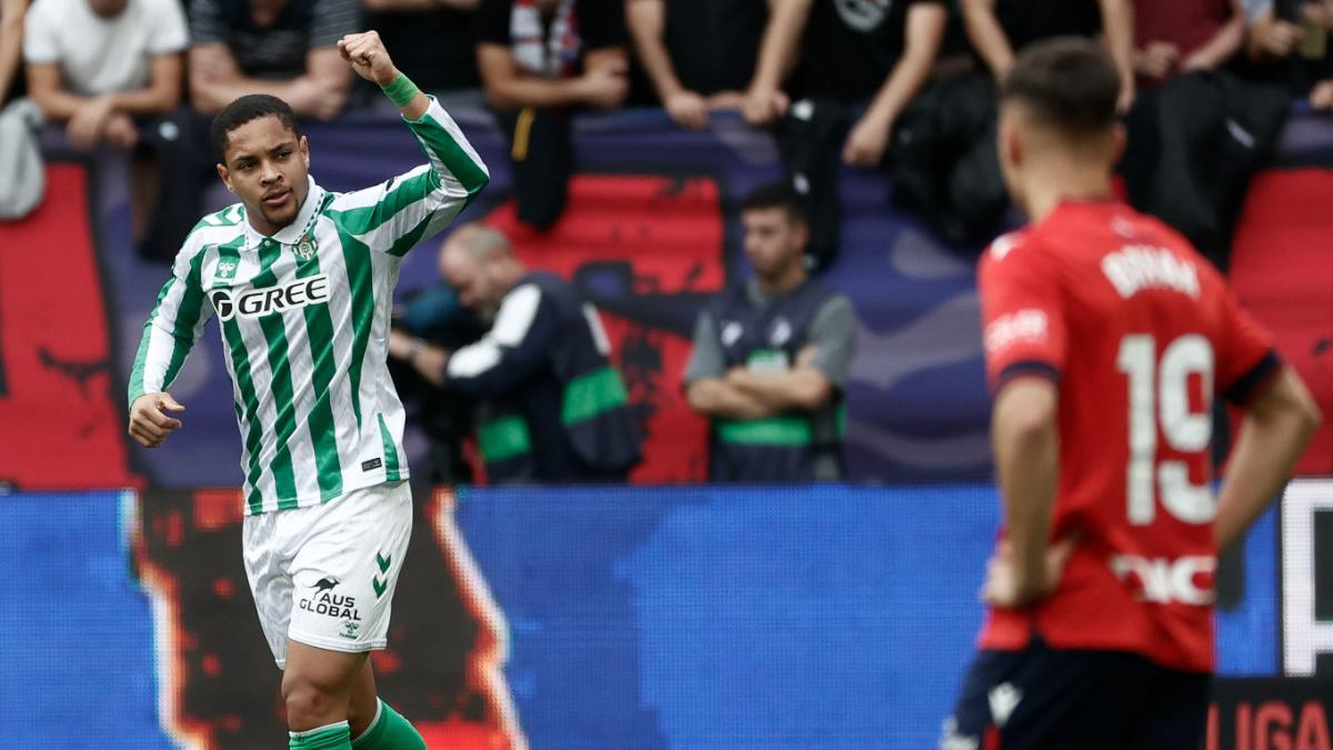 Vitor Roque, celebrando su gol en El Sadar