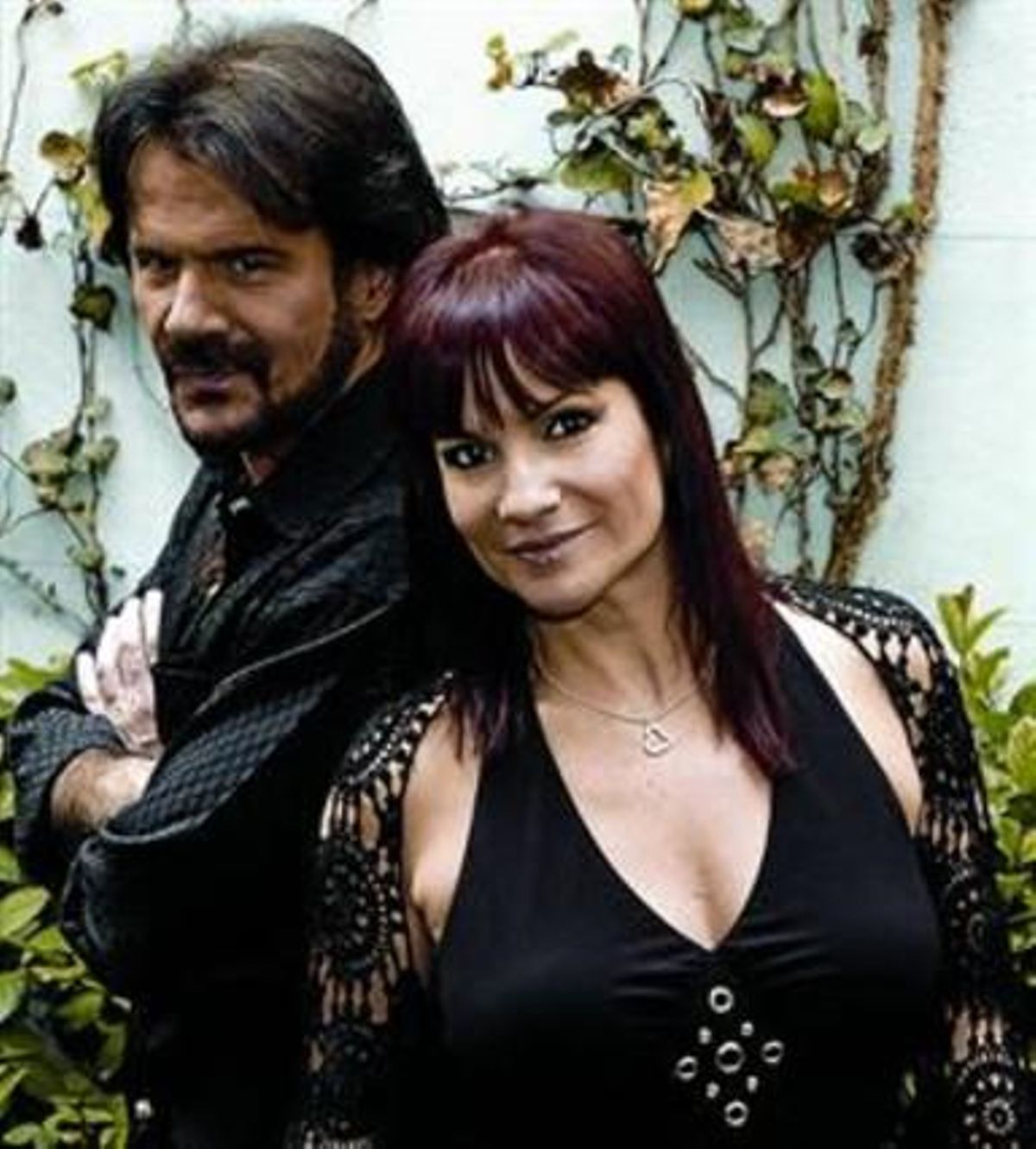 Pimpinela (Joaquín i Lucía Galán), en la presentació de ¿Dónde están los hombres?, a Mèxic, el 2006. Pimpinela (Joaquín i Lucía Galán), en la presentació de ¿Dónde están los hombres?, a Mèxic, el 2006.