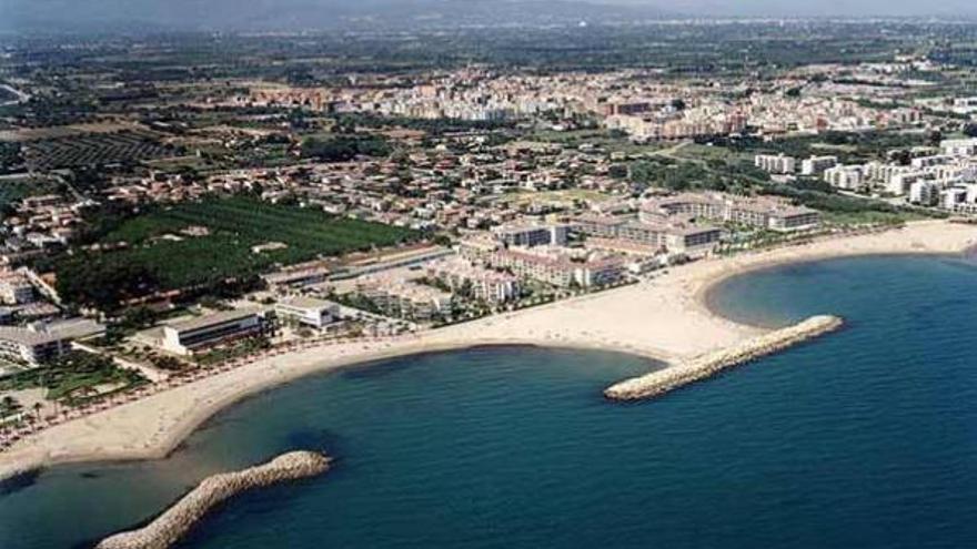 La platja de la LLosa, a Cambrils, destaca per estar subdividida en vuit cales.