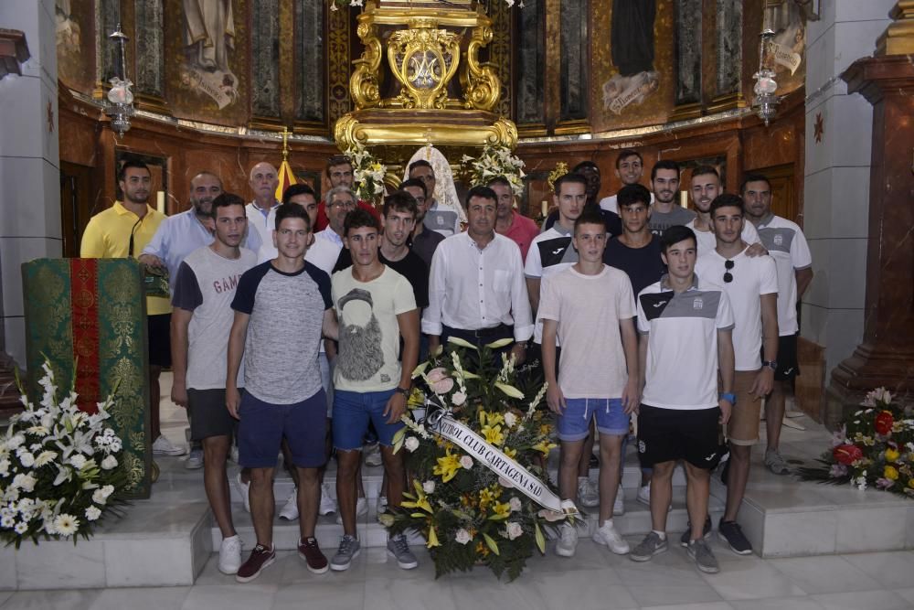 FC Cartagena: Ofrenda floral a la Virgen de la Car