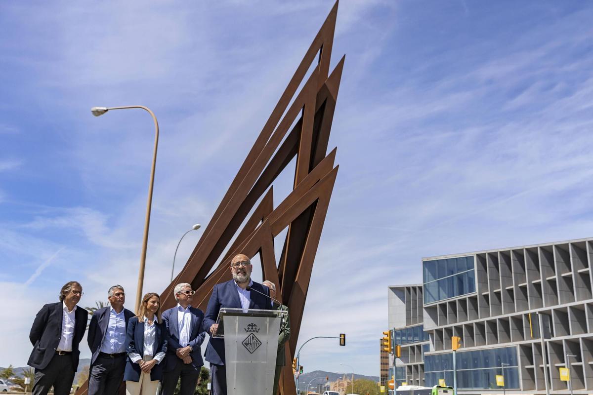 PALMA INAUGURACION DE LA ESCULTURA DE BERNAR VENET FRENTE AL PALACIO DE CONGRESOS.