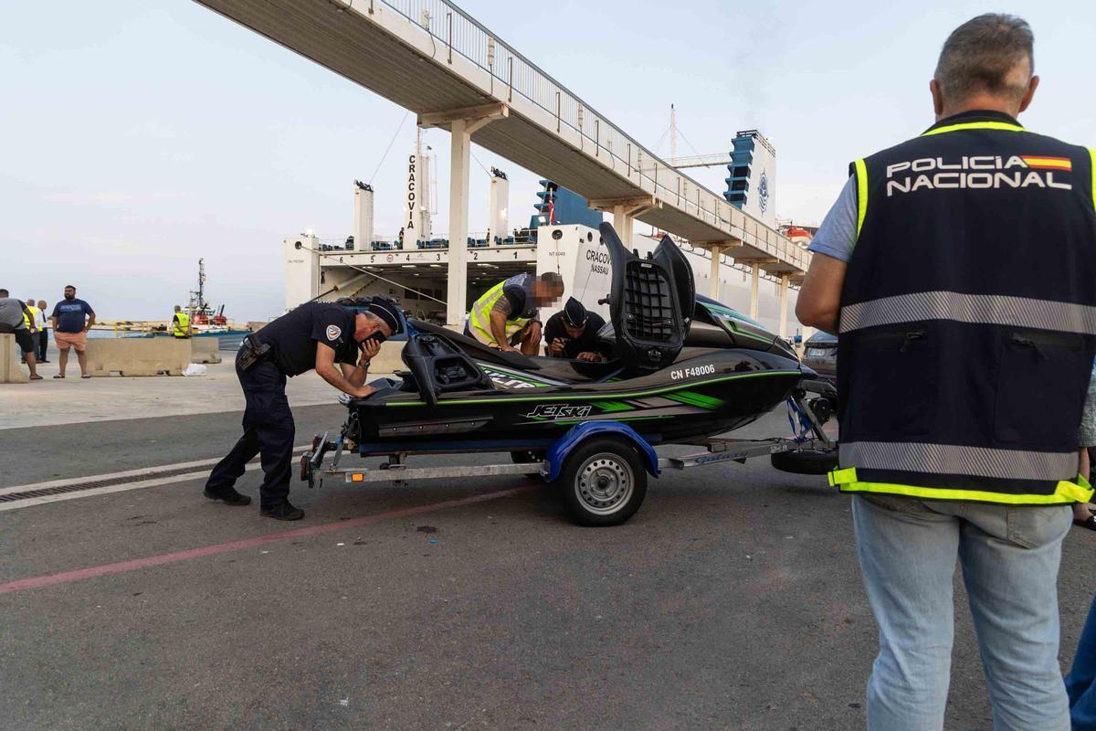 España y Francia colaboran para frenar el tráfico de vehículos robados en ferrys hacia Argelia desde Alicante España y Francia colaboran para frenar el tráfico de vehículos robados en ferrys hacia Argelia desde Alicante