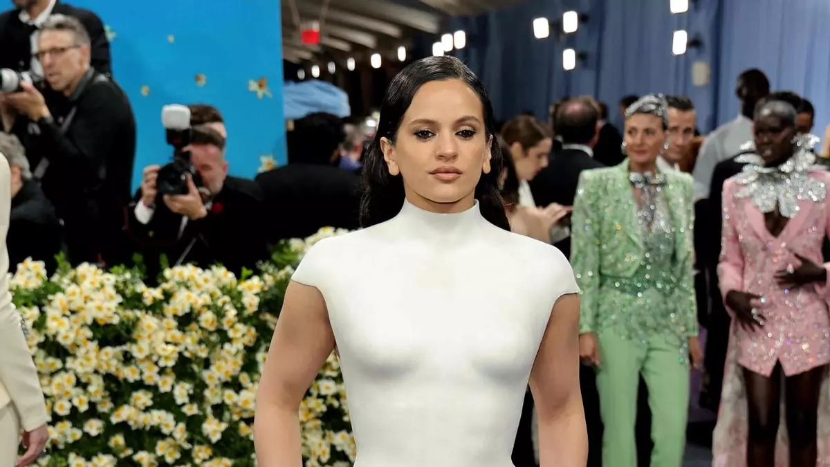 Rosal赤a en la Gala Met: "Se vienen cositas"