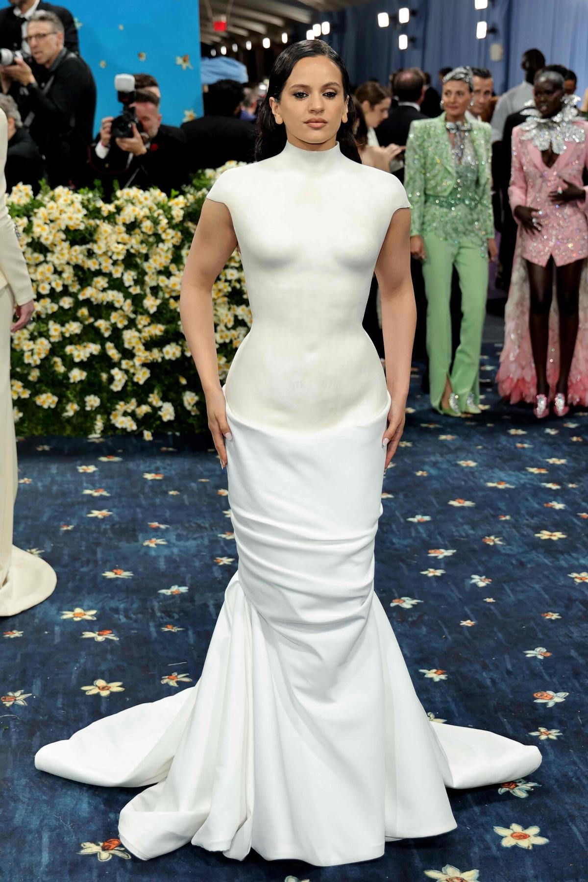 NEW YORK, NEW YORK - MAY 05: Rosalía attends the 2025 Met Gala Celebrating "Superfine: Tailoring Black Style" at Metropolitan Museum of Art on May 05, 2025 in New York City. Savion Washington/Getty Images/AFP (Photo by Savion Washington / GETTY IMAGES NORTH AMERICA / Getty Images via AFP)