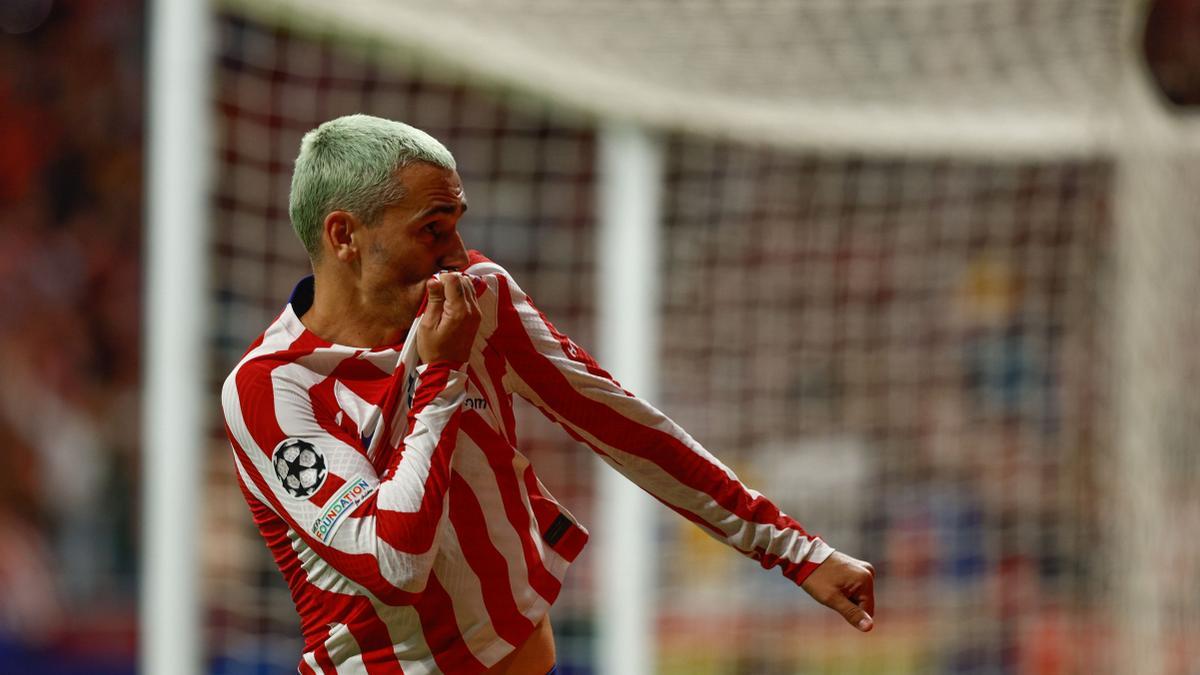 Griezmann firma su nuevo contrato con el Atlético hasta 2026.