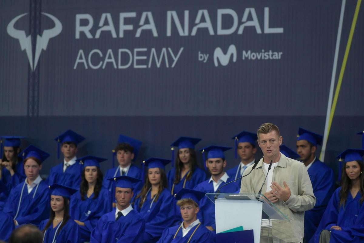 Toni Kroos apadrina la graduación de la Rafa Nadal Academy Toni Kroos apadrina la graduación de la Rafa Nadal Academy