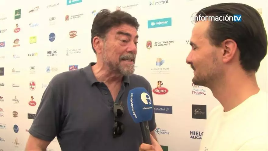 Luis Barcala visita el racó de InformaciónTV