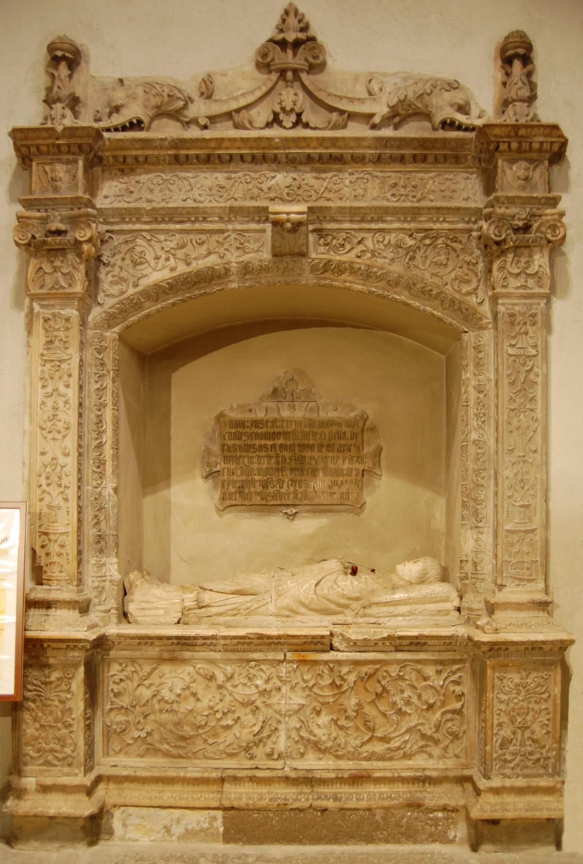 Sepulcro del canónigo Gregorio Fernández en la Catedral de Alcalá de Henares