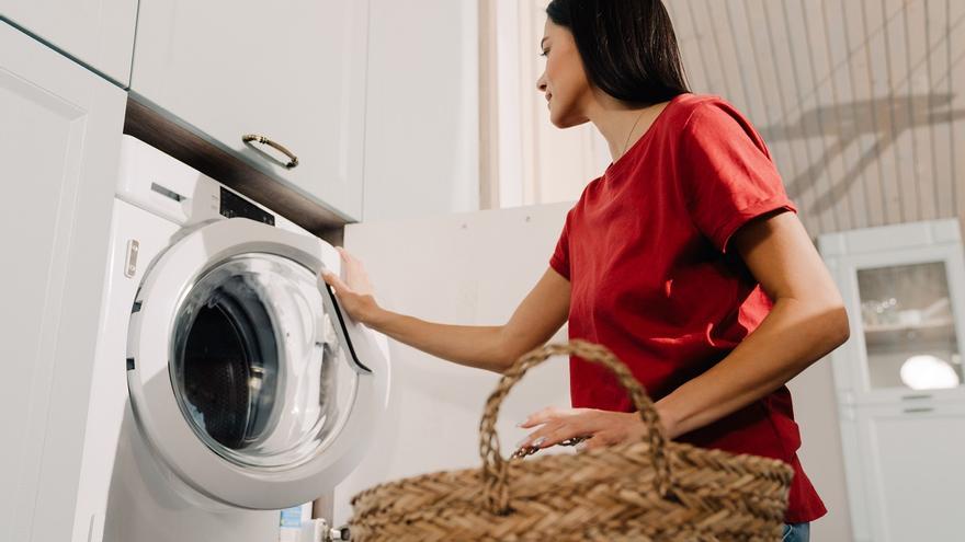 El confuso botón de la lavadora que te puede arruinar la colada