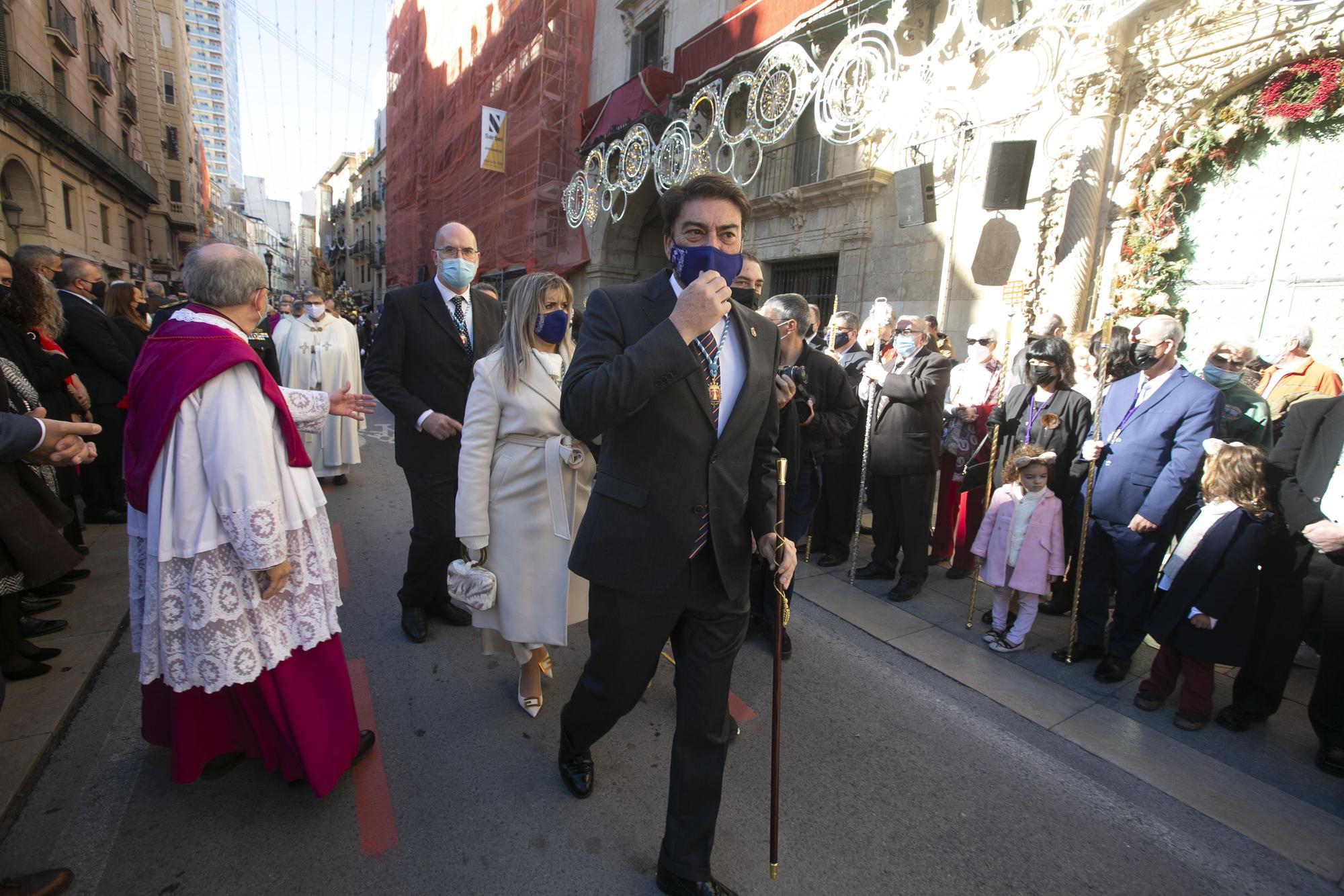 Procesión de San Nicolás y ambiente festivo en Alicante por el Día de la Constitución