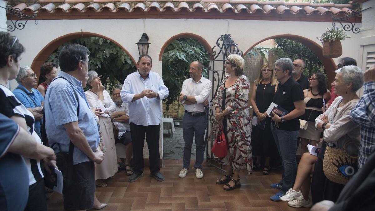 L’exposició d’homenatge a Antoni Ferrer reuneix més d’un centenar de persones | ALEX GUERRERO