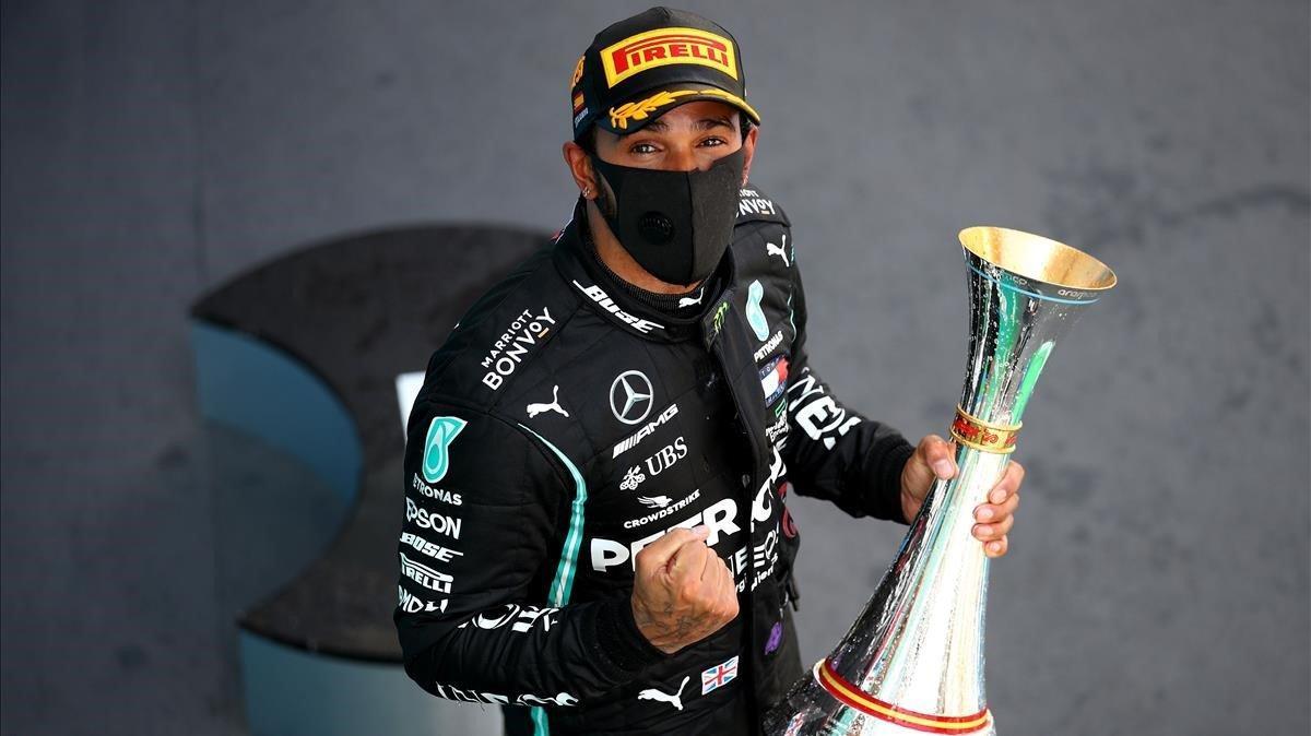 zentauroepp54517217 mercedes british driver lewis hamilton celebrates on the po200816171008 zentauroepp54517217 mercedes british driver lewis hamilton celebrates on the po200816171008