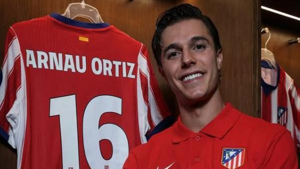 Arnau Ortiz amb el seu nou dorsal en el primer equip de l'Atlético de Madrid.
