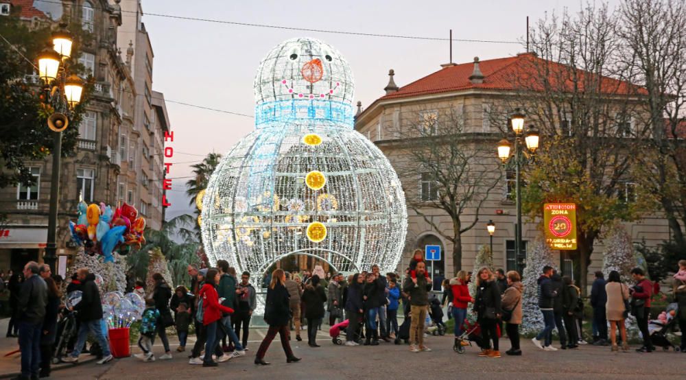 El centro de Vigo se llena para ver las luces