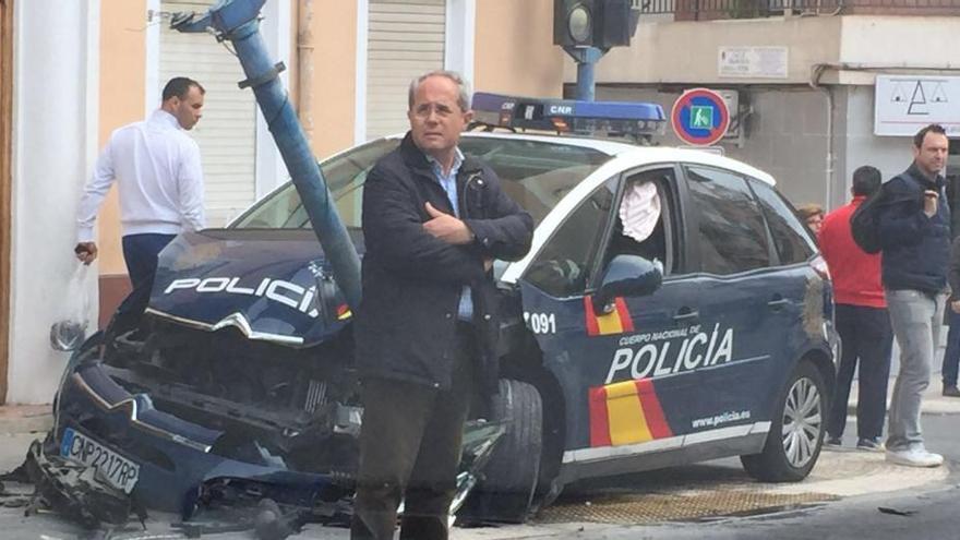 Cuatro heridos al chocar un coche policial contra un turismo en Alicante