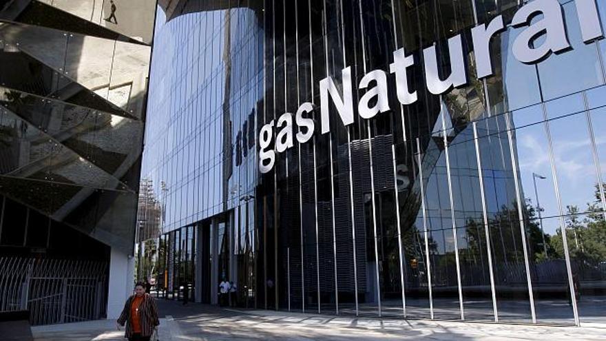 Sede corporativa de Gas Natural que baraja un precio de 18,33 euros por cada acción de Unión Fenosa, lo que supone valorar la compañía en más de 16.700 millones de euros, aunque su consejo, que se reunirá hoy a las 16:00 horas, se limitará a aprobar la compra de un 9,99 por ciento de ACS para cumplir con la legislación del sector energético.