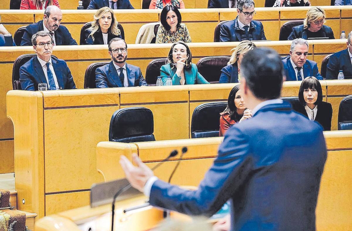 El presidente del Gobierno, Pedro Sánchez, y el líder del Partido Popular, Alberto Núñez Feijóo, se vuelven a ver las caras en el Senado.
