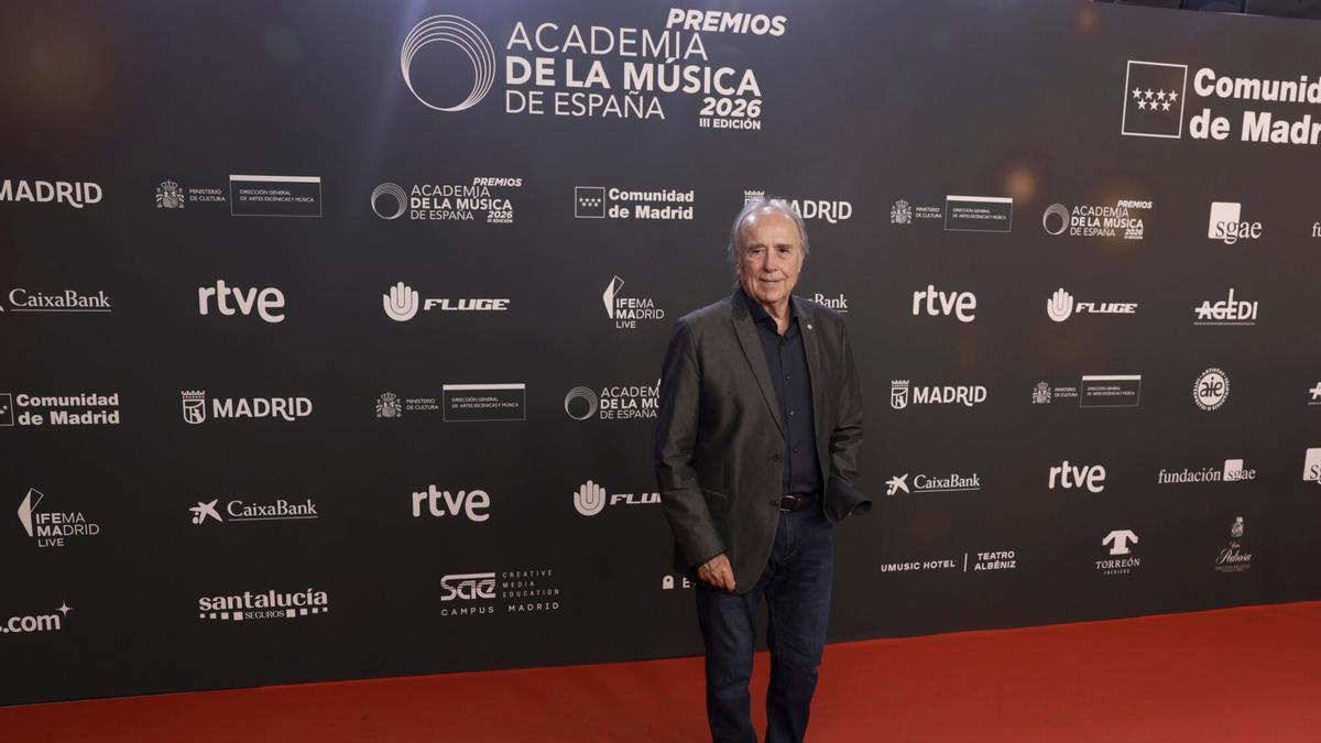MADRID, 26/05/2026.- El cantante Joan Manuel Serrat a su llegada a la gala de entrega de la III edición de los Premios de la Academia de la Música de España, este martes en Madrid. EFE/Juanjo Martín