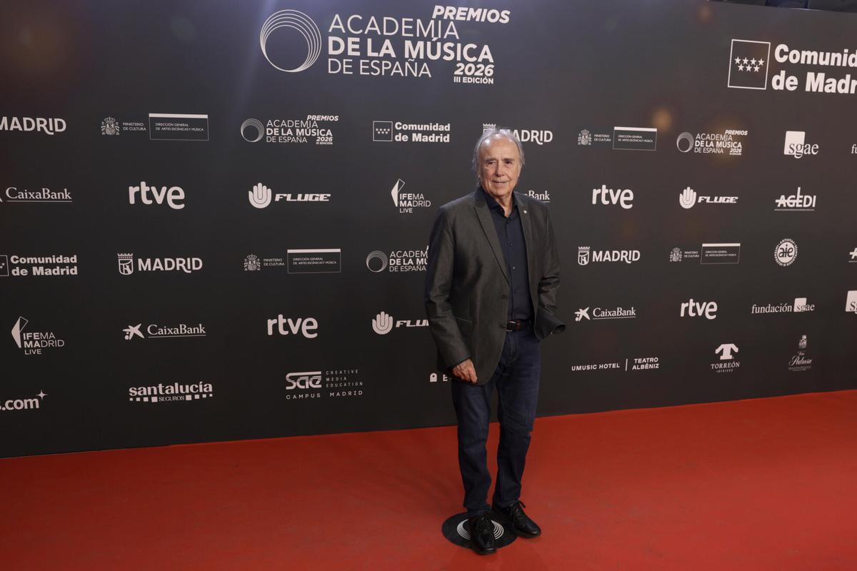 MADRID, 26/05/2026.- El cantante Joan Manuel Serrat a su llegada a la gala de entrega de la III edición de los Premios de la Academia de la Música de España, este martes en Madrid. EFE/Juanjo Martín