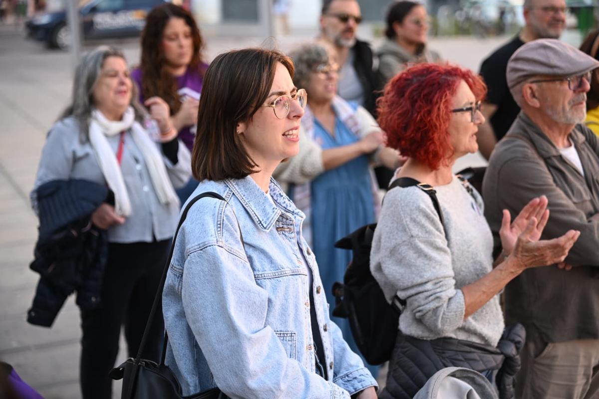 Así ha sido la protesta de 24 colectivos en Elche contra la moción antiaborto de Vox apoyada por PP Así ha sido la protesta de 24 colectivos en Elche contra la moción antiaborto de Vox apoyada por PP
