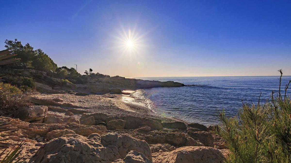 Cinco calas con encanto donde darse un baño en Castellón