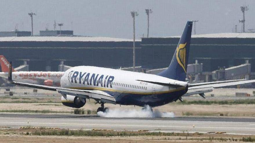 Ryanair prevé reducir vuelos invernales y su flota si continúan las huelgas