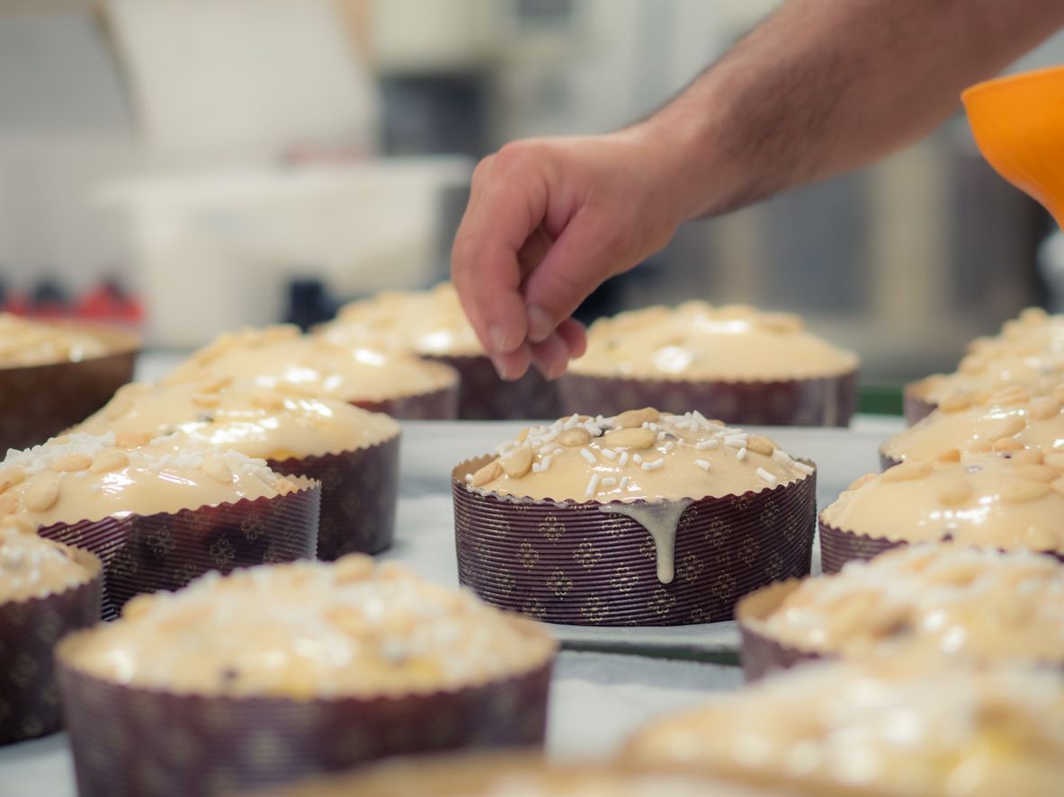Preparando panettones.