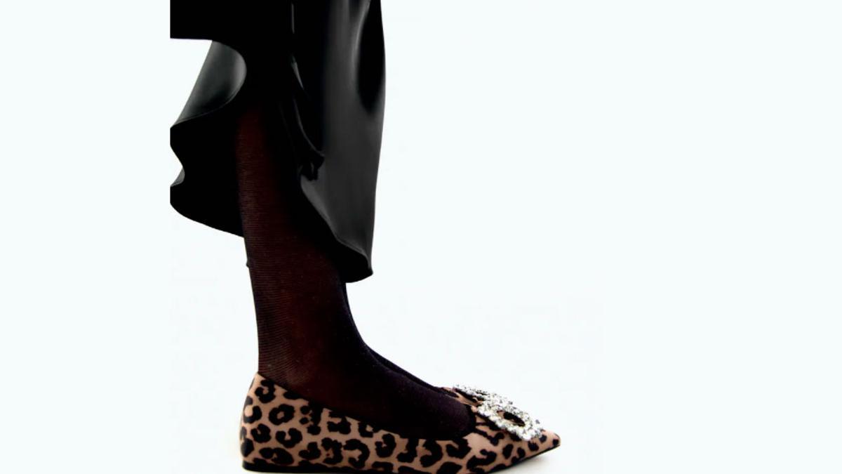 Las bailarinas 'animal print' efecto Manolo Blahnik de Zara