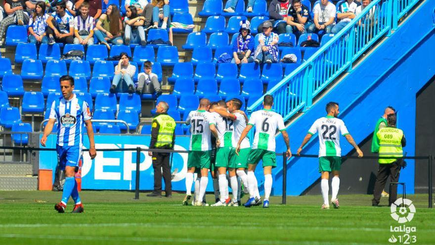 El Extremadura celebra un tanto en Riazor.