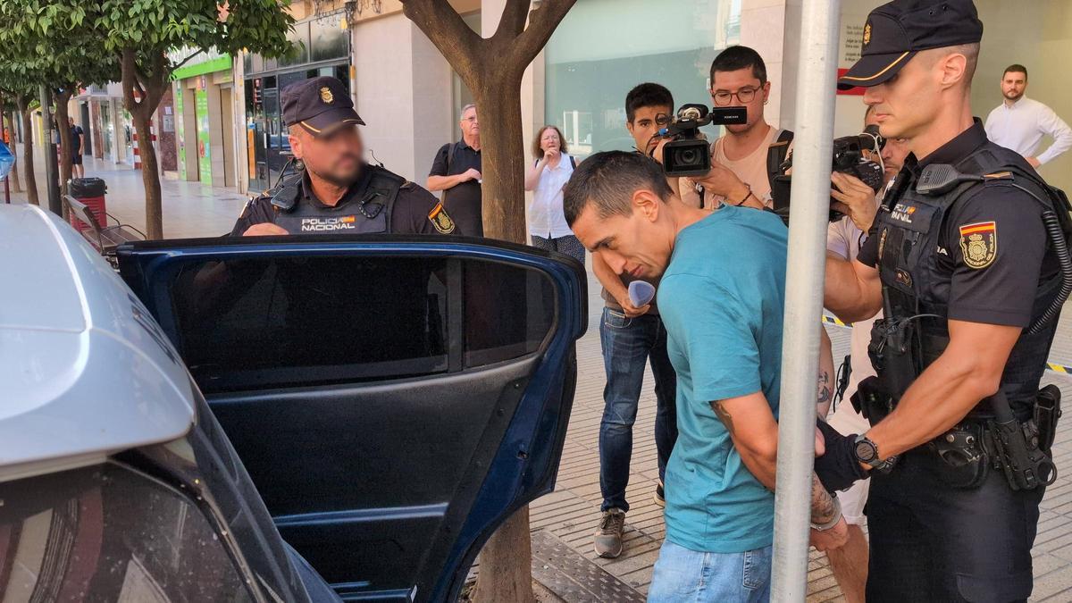 L’assassí masclista d’Algemesí, a la jutge, somiquejant: «¡A la presó, no! ¡A la presó, no! ¡Protegeixin-me!» L’assassí masclista d’Algemesí, a la jutge, somiquejant: «¡A la presó, no! ¡A la presó, no! ¡Protegeixin-me!»