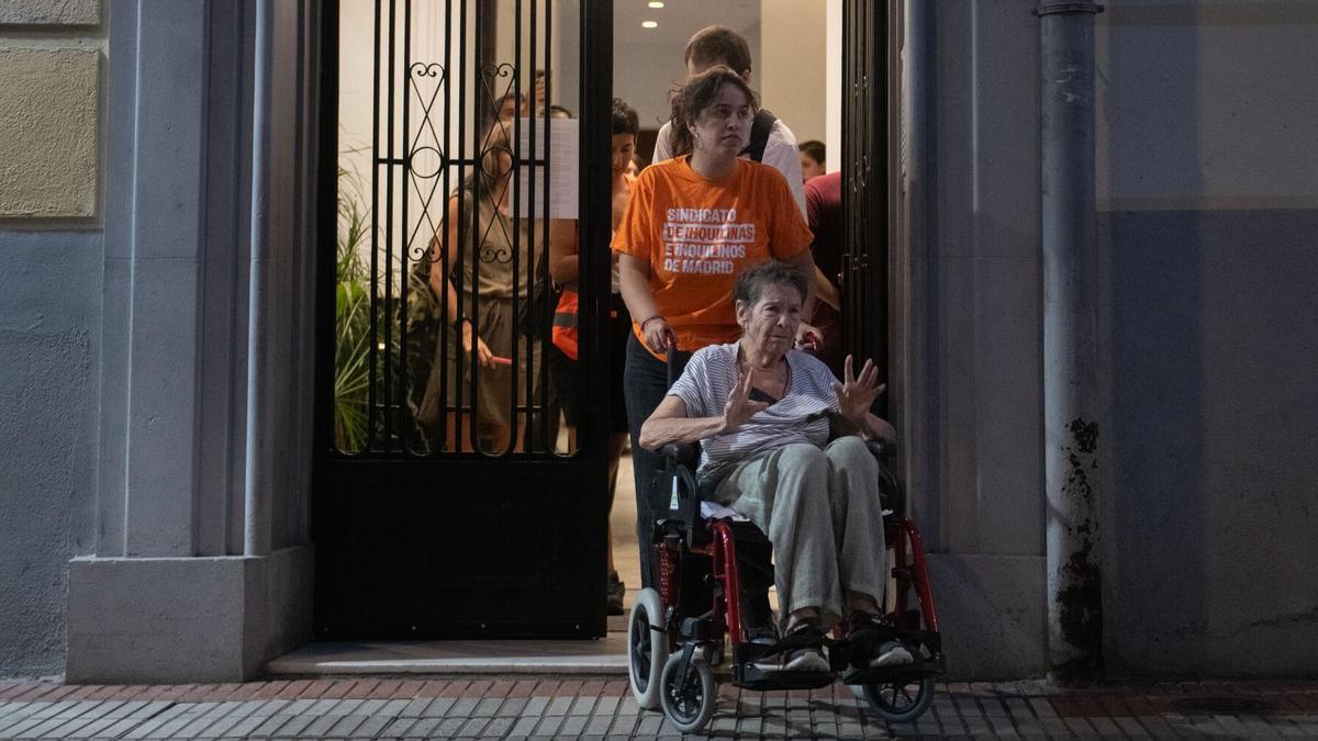 Una escritora se ofrece a pagar el alquiler de Maricarmen, la mujer de 87 años al borde del desahucio en Madrid