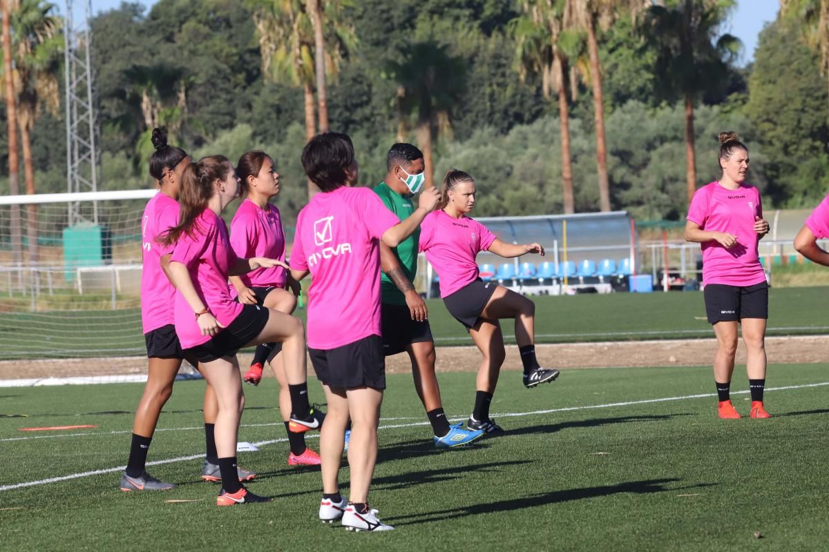 El Córdoba CF Femenino de Ariel Montenegro comienza a rodar