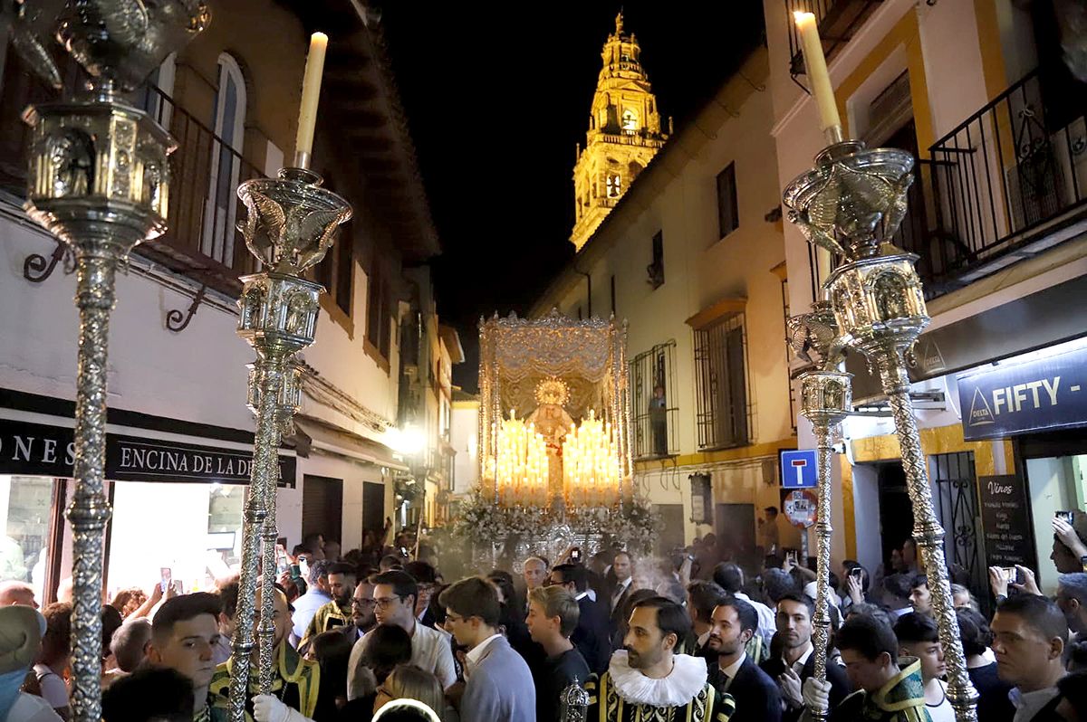 Triunfal regreso de la Paz y Esperanza a Capuchinos