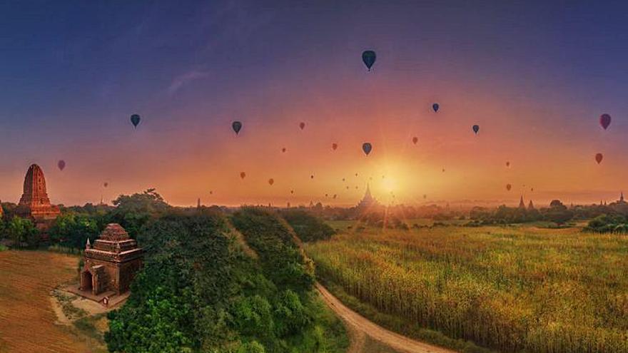 “Sunrise in Bagan” (Birmania). Fotografía tomada en la región de Bagan, que alberga más de 4.000 templos budistas. La gran dificultad fue encontrar un punto elevado desde el que poder captar la imagen. | FELIPE SOUTO