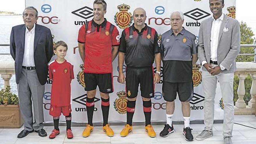 El club presenta las equipaciones para la temporada 2017-18.