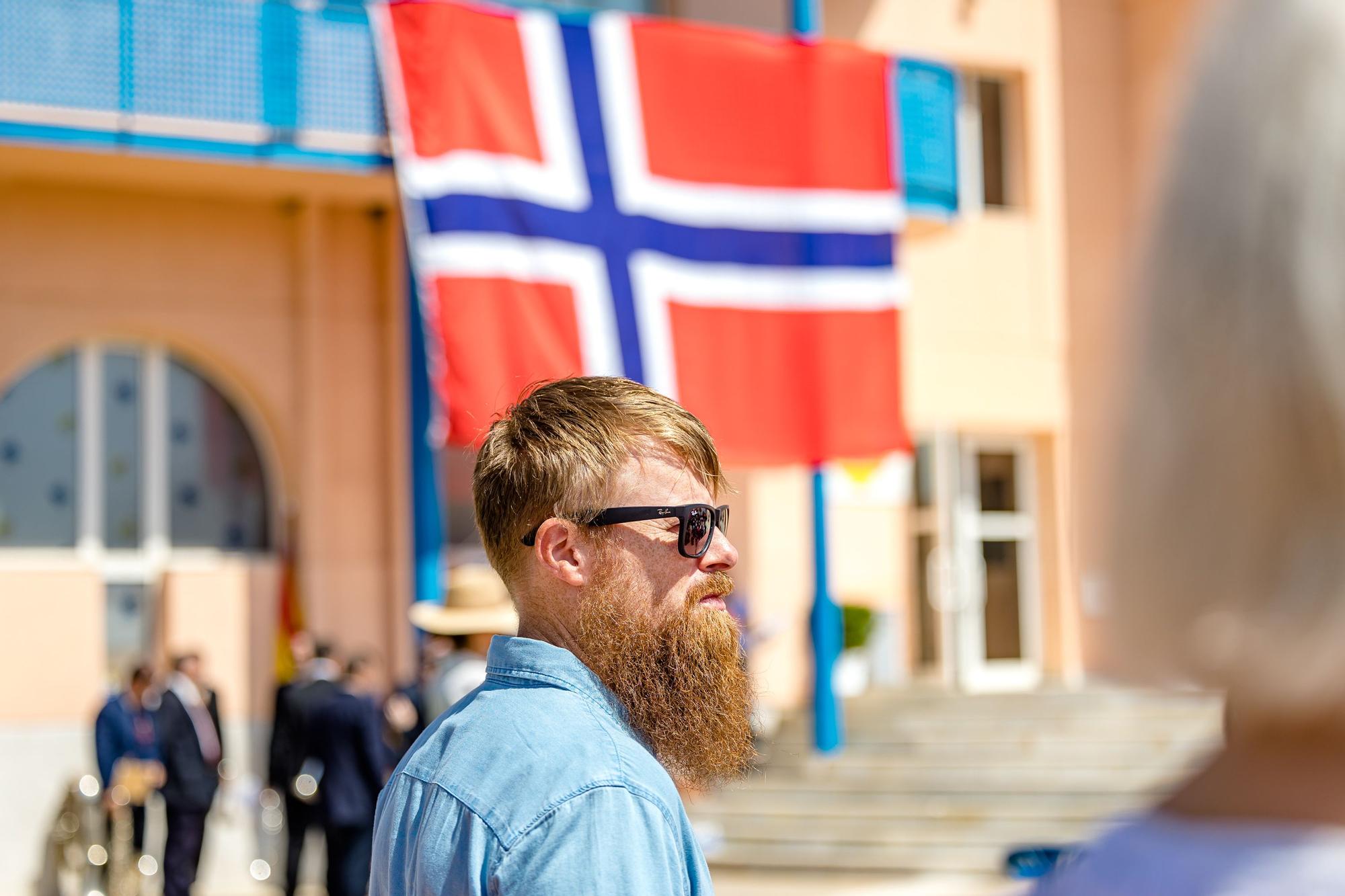 Banderas, desfiles, música, trajes regionales y un sol de justicia. L'Alfàs del Pi ha vuelto a ser este martes una "pequeña" Noruega con la celebración día oficial del país.