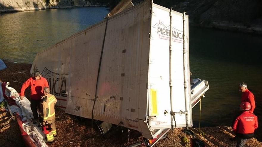 El conductor d&#039;un camió mor en caure d&#039;un pont a Oliana