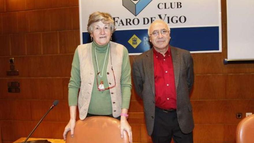 El teólogo Juan José Tamayo fue presentado por la abogada laboralista Elvira Landín.  // José Lores