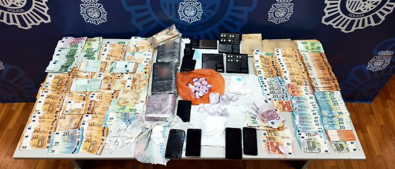 Droga y dinero incautado por la Policía al mayor traficante de cocaína de Elche
