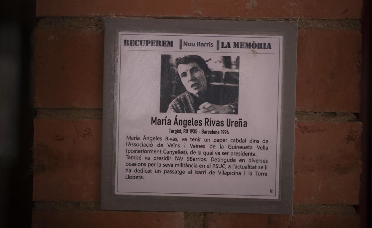 Placa en recuerdo a María Ángeles Rivas, primera presidenta de la asociación de vecinos de Canyelles.