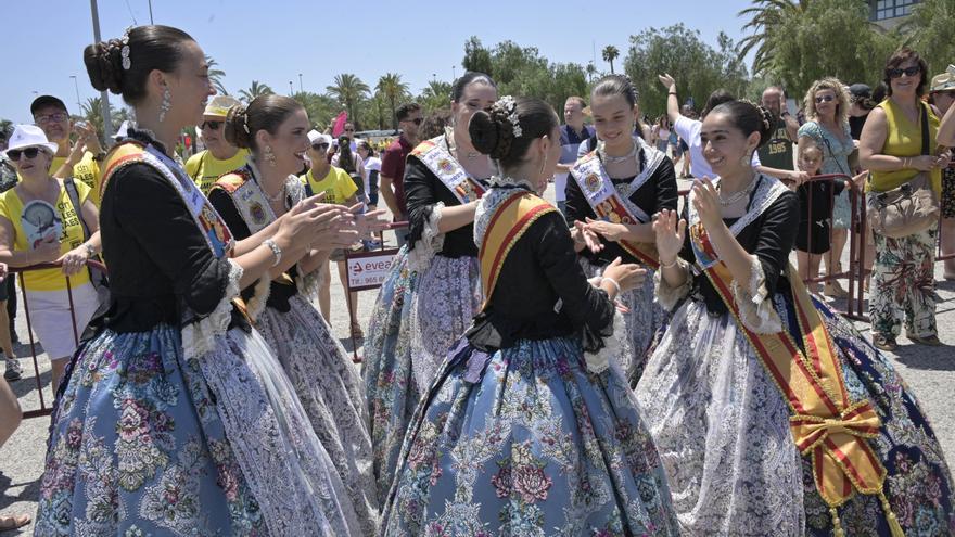 Pólvora y los colores de Elche en el cielo: una mascletà especial y esperada