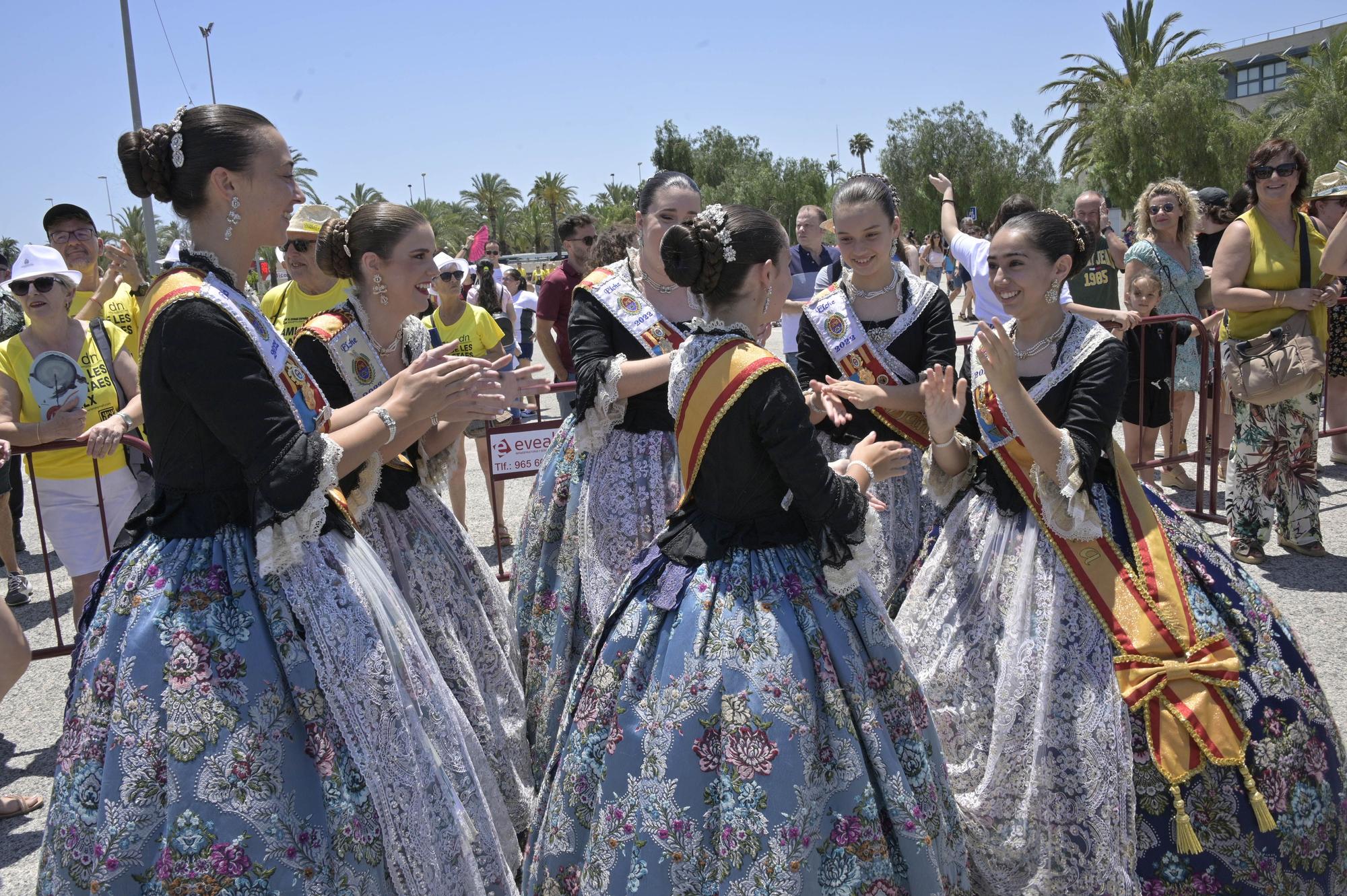 Pólvora y los colores de Elche en el cielo: una mascletà especial y esperada