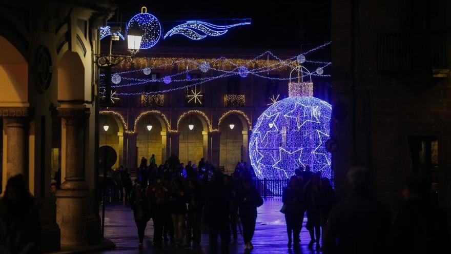 Avilés enciende su alumbrado navideño