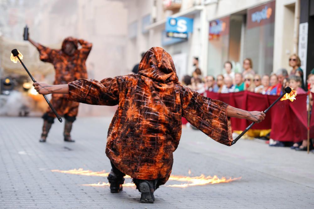 El bando de la media luna ofreció un majestuoso espectáculo en el segundo gran desfile de los Moros y Cristianos de la ciudad