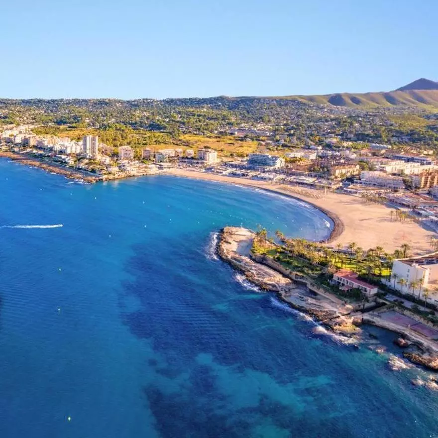 El refugio favorito de Arturo Valls (51 años) está en la Costa Blanca: las calas de la Isla del Portixol y su restaurante estrella “El Mirador”