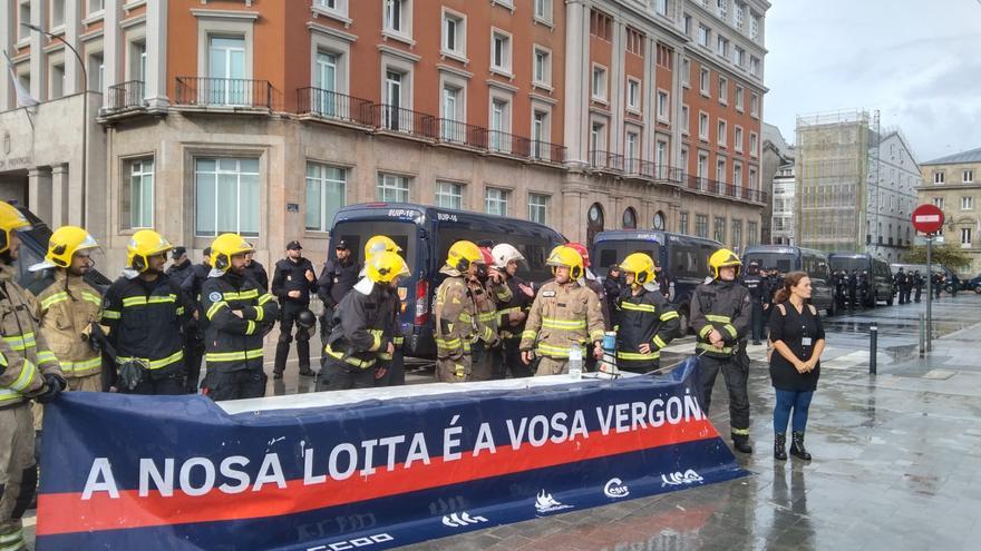 Manifestación de bomberos comarcales en A Coruña